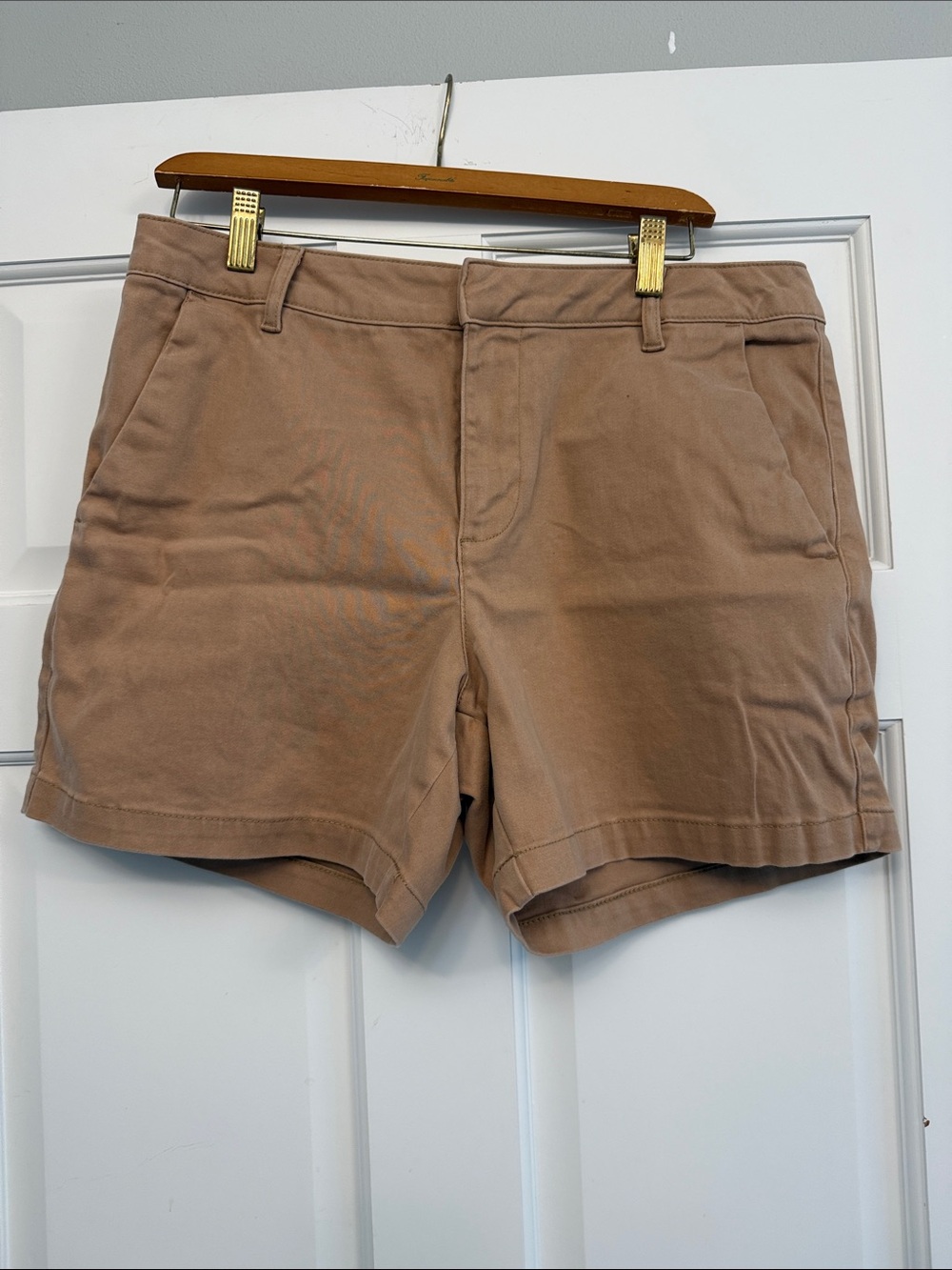 Banana Republic Women’s Chino Shorts in Tan
